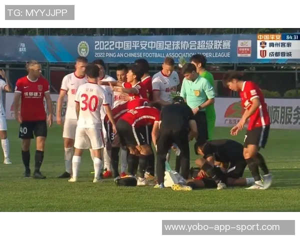 邝兆镭门前精彩突破连过三人可惜射门偏出令人叹息