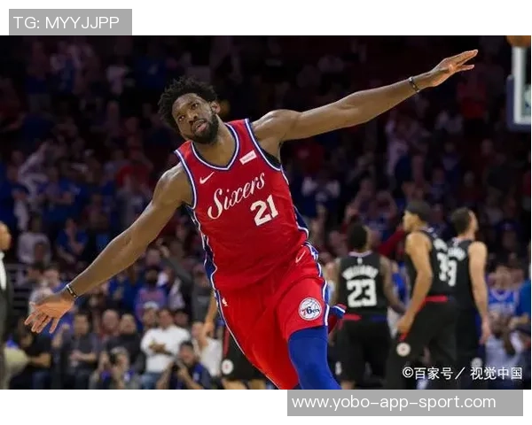 克拉克斯顿半场表现惊艳6投5中贡献12分2篮板2助攻1抢断2盖帽助球队领先