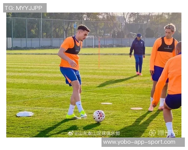 山东泰山开启三周冬训之旅1月7日从泰安出发前往海口备战新赛季